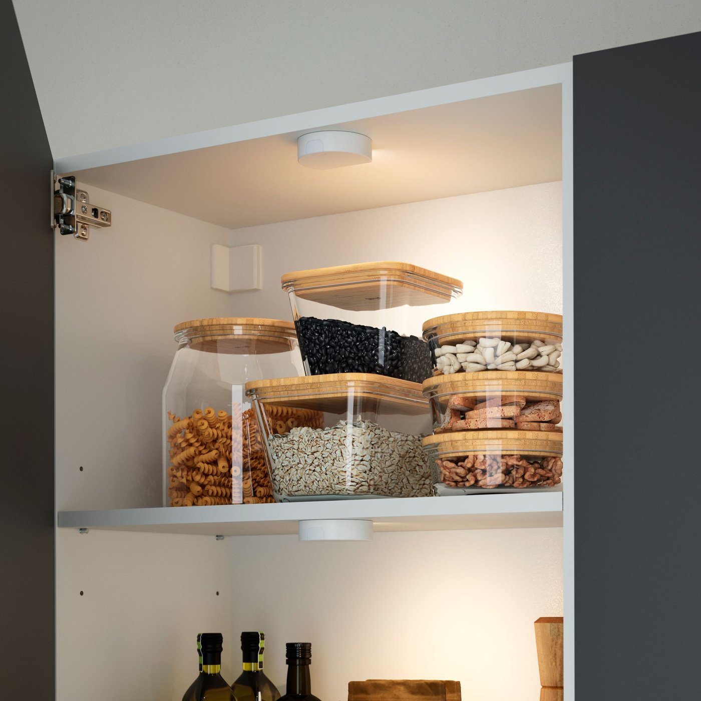 A white/battery-operated GÖMPYSSLING LED lighting with sensor
