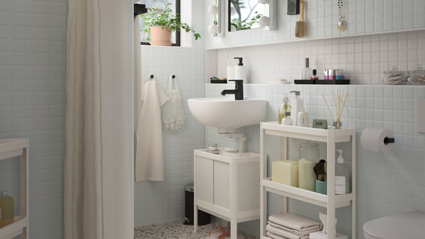 VESKEN – Fits in the smallest of bathrooms.