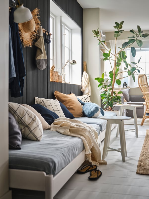 A GIF demonstrating how an IKEA UTÅKER bed can be arranged to create either a sofa or two single beds.