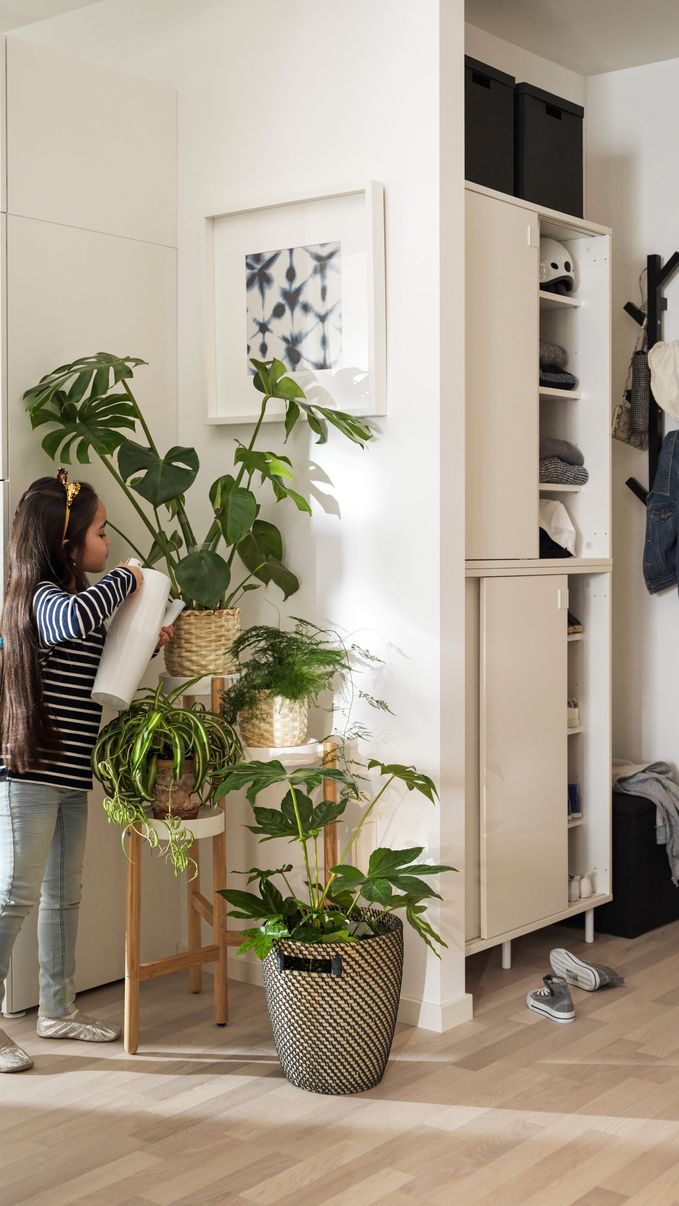 A bamboo/white SATSUMAS plant stand in the hallway