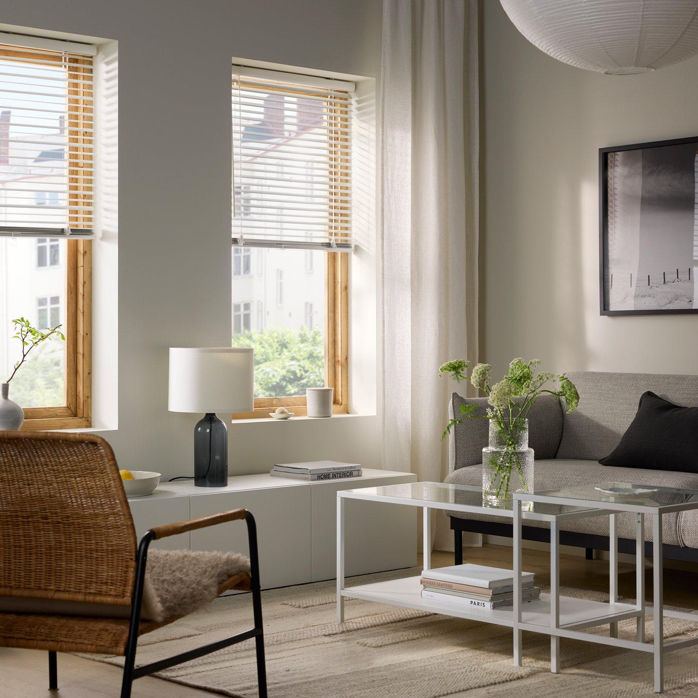 A white VECKLARFLY Venetian blind