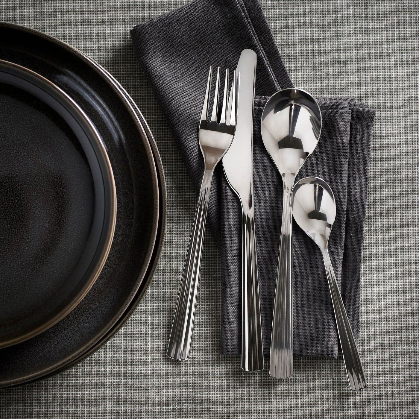 A stainless steel SJUGÄLSHAJ 24-piece cutlery set