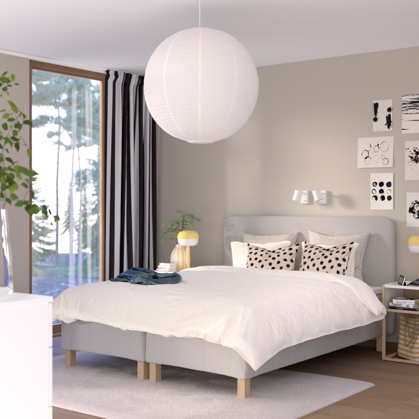 Two RÅHOLMAR pocket spring mattress bases, 5 zones, with RUNDHAGTORN bed linen and two cushions with ODDNY cushion covers.