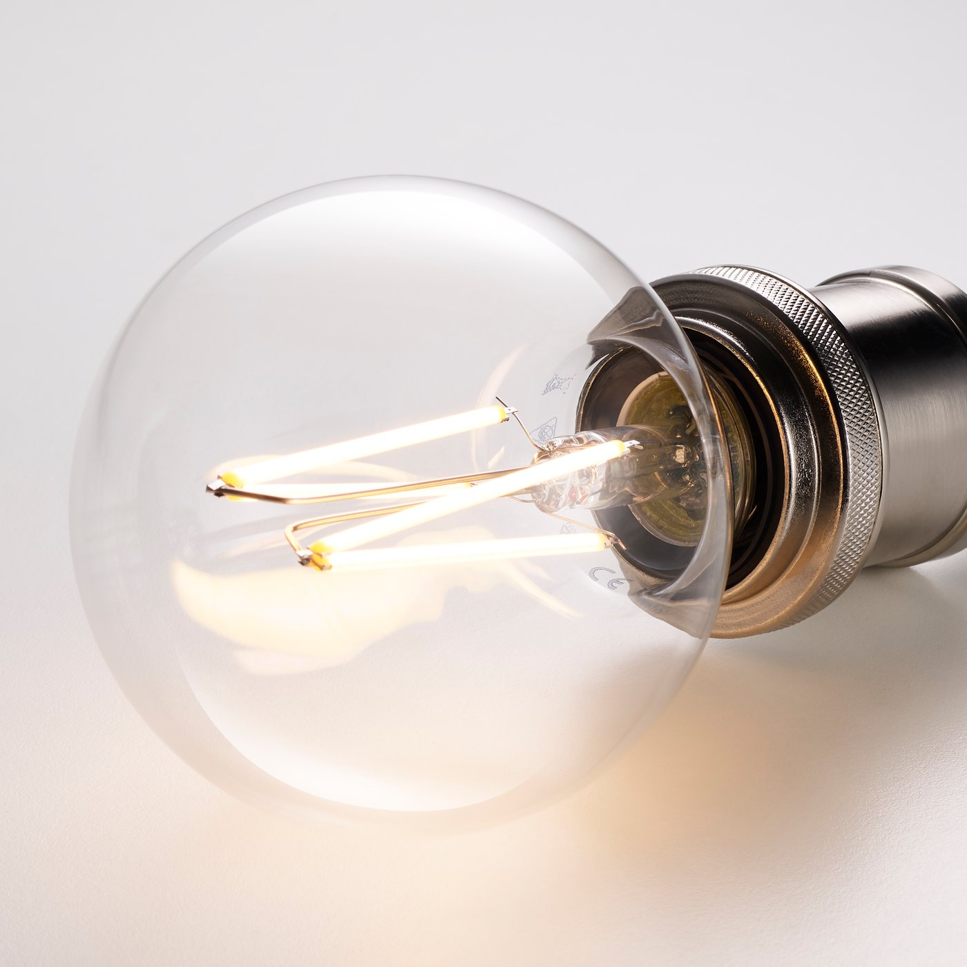 A globe clear SOLHETTA LED bulb E27 1055 lumen