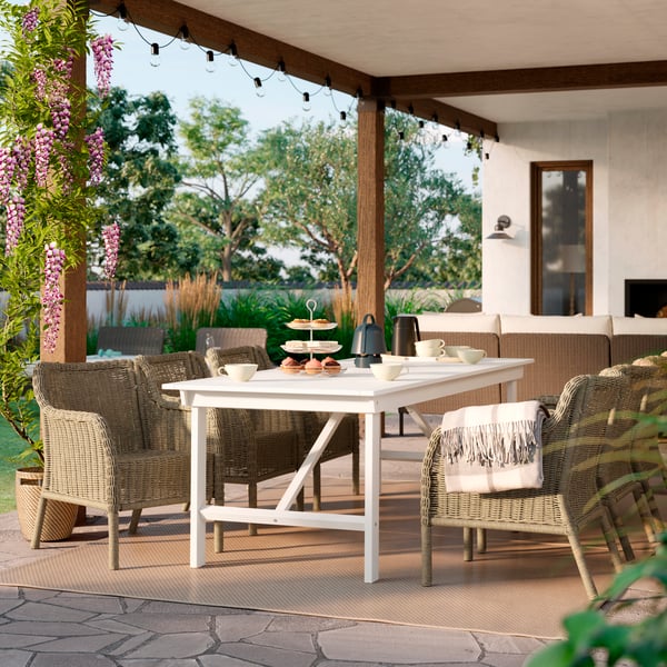 A plastic rattan/brown ULVEVÄR chair with armrests, outdoor outside