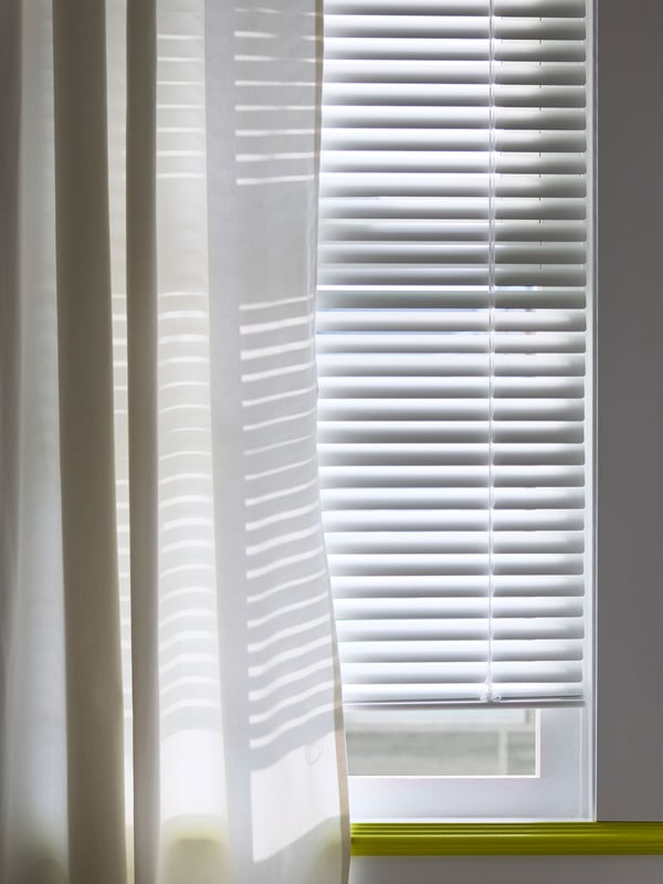 A white VECKLARFLY Venetian blind in the bedroom