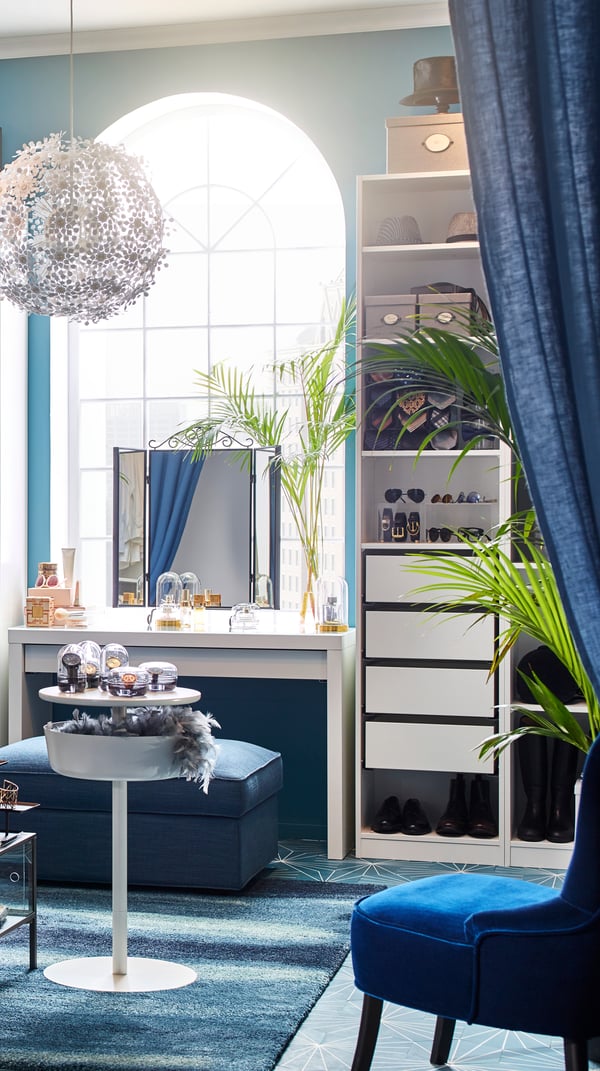 Makeup room in a walk-in wardrobe. 