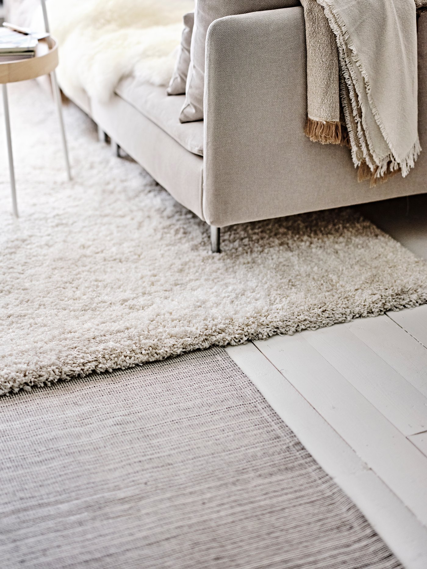 A Fridtuna light beige SÖDERHAMN 1-seat section in the living room