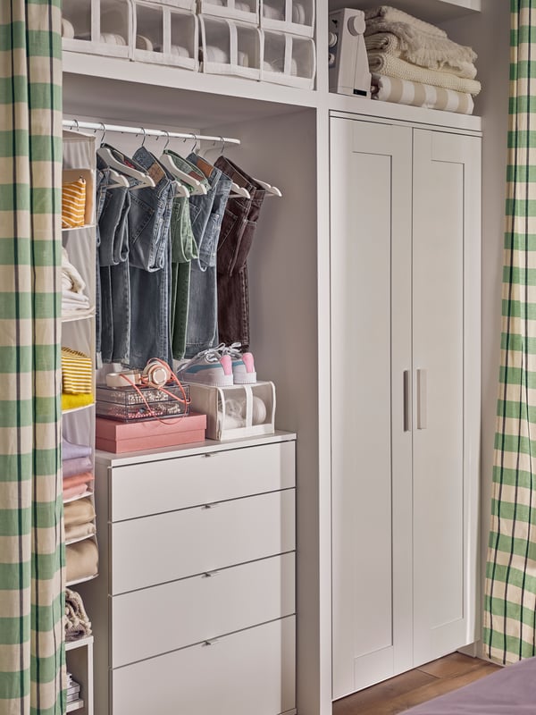A white BRIMNES wardrobe with 2 doors in the bedroom