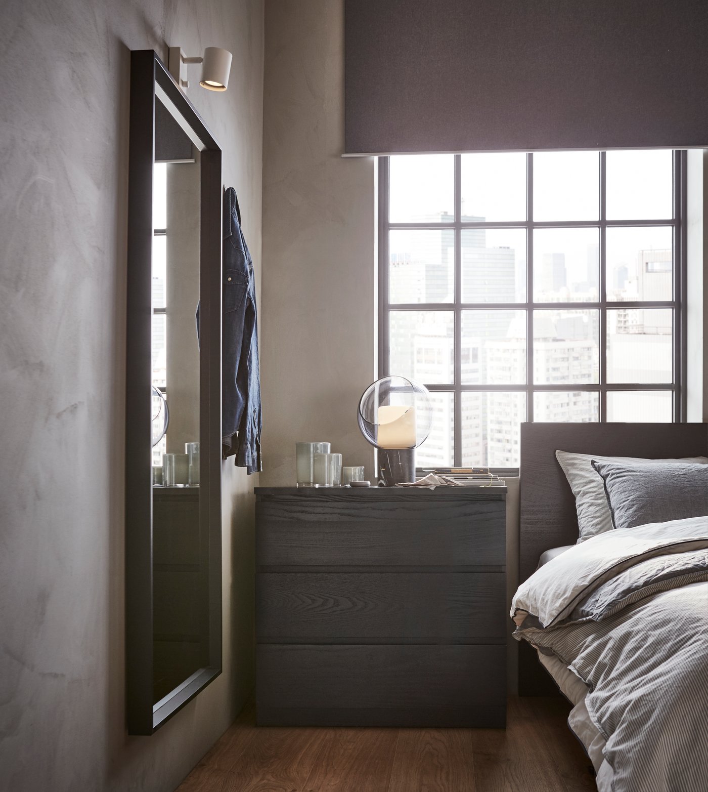 A marble/grey globe EVEDAL table lamp
