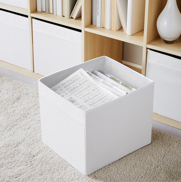 A white DRÖNA box