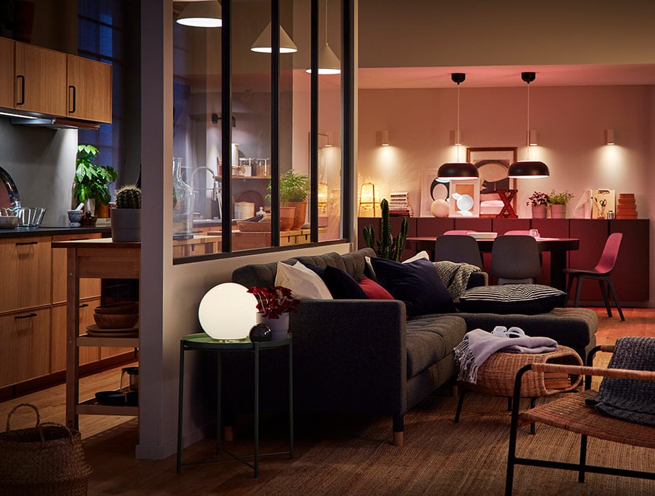 A white FADO table lamp