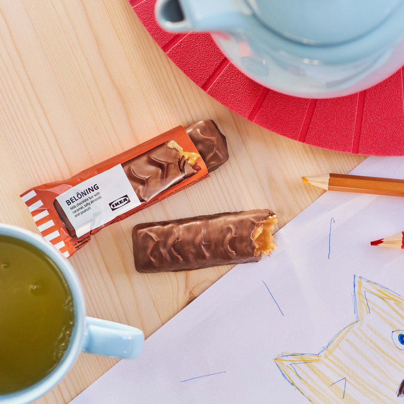 A caramel, salty almonds and peanuts BELÖNING milk chocolate bar
