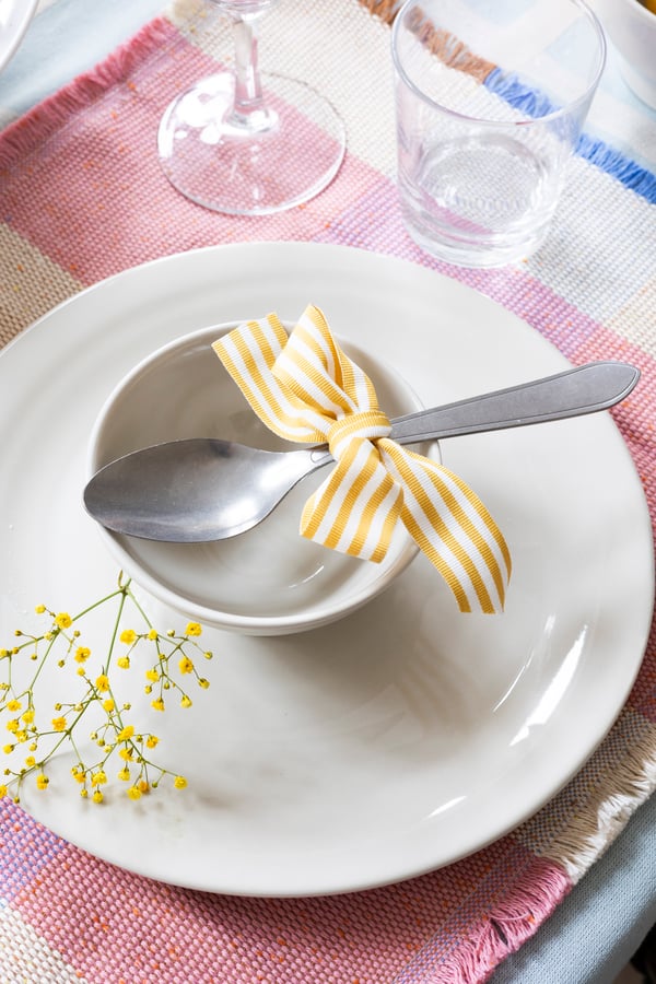 A light grey-beige SANDSKÄDDA bowl