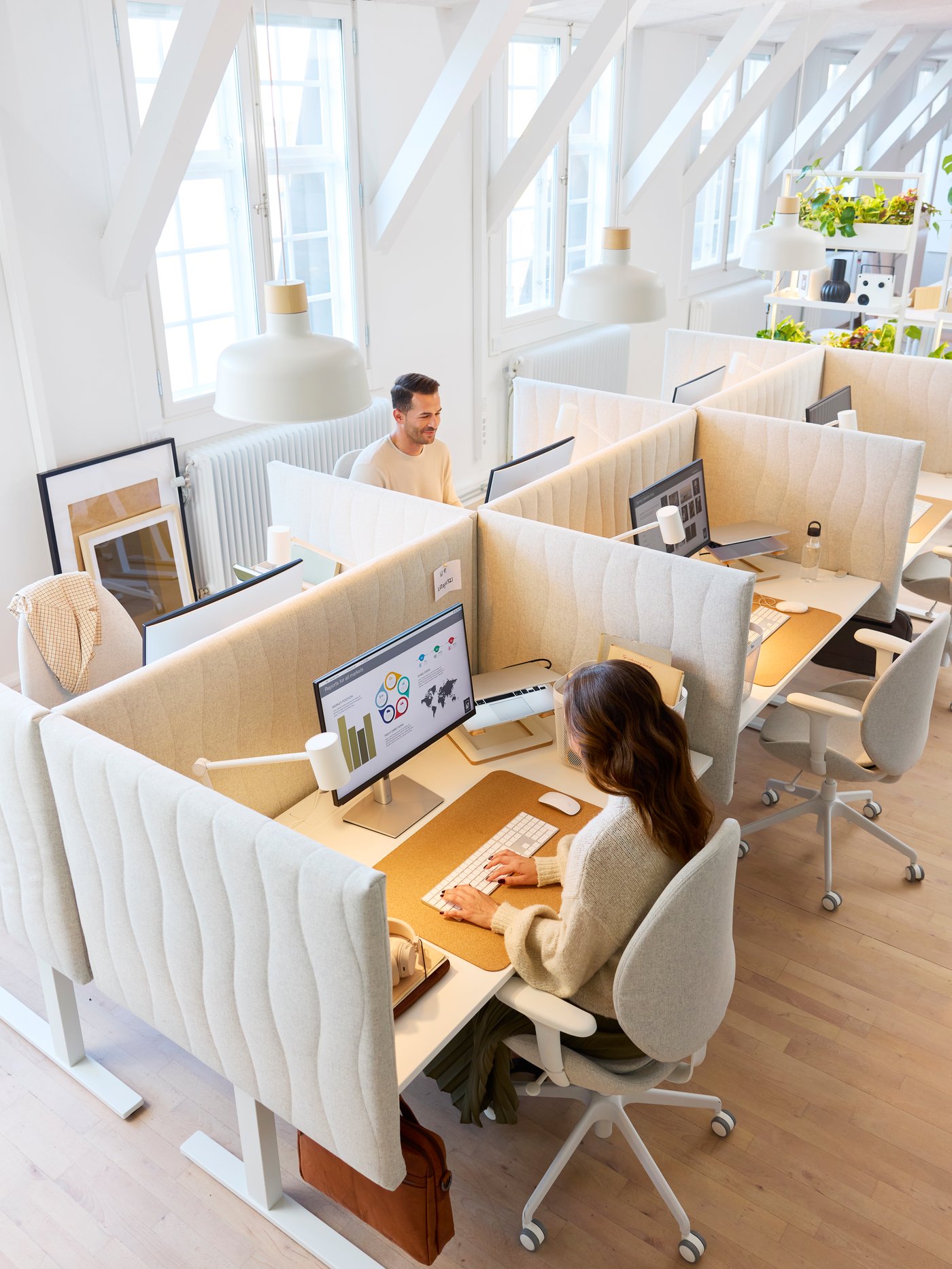 A Gunnared beige/white HATTEFJÄLL office chair with armrests in the home office