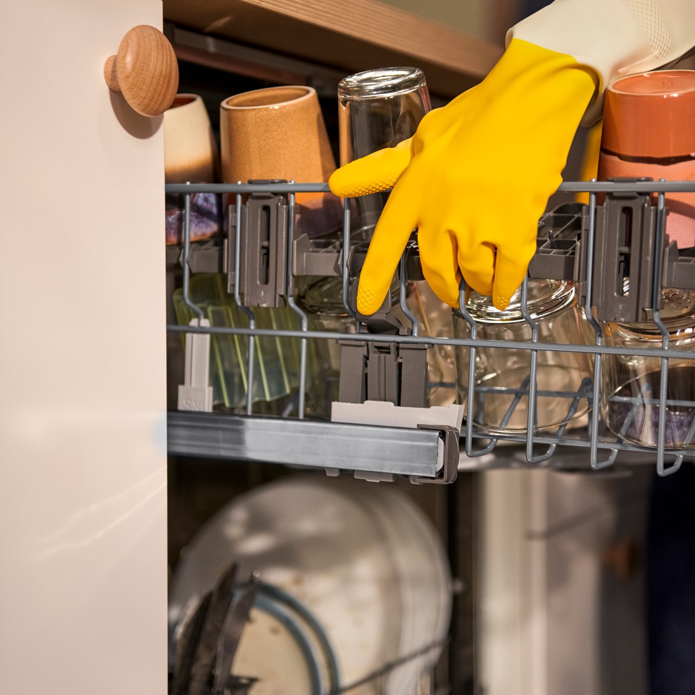 A LAGAN integrated dishwasher in the kitchen