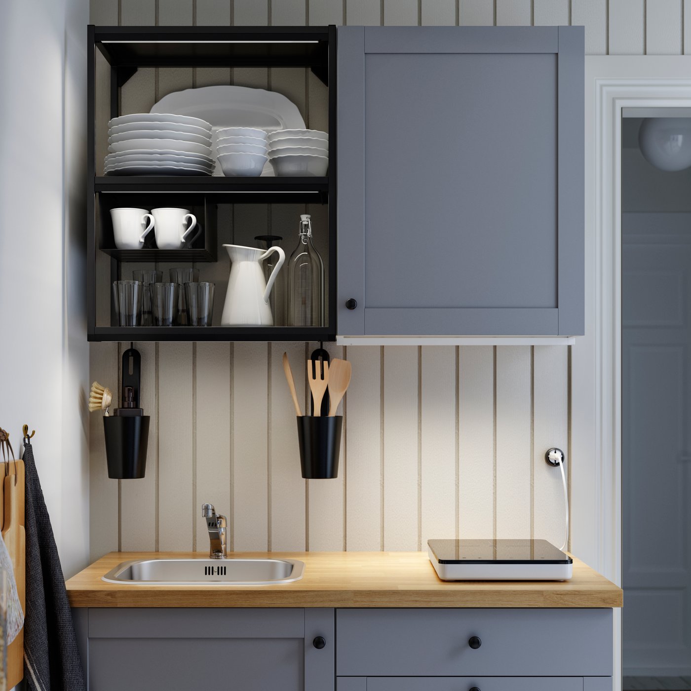 Une cuisine ENHET avec structure anthracite/gris dans la cuisine