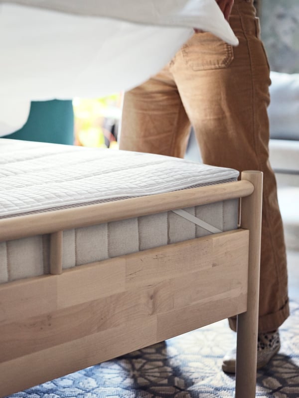 STJÄRNSTARR cooling duvet with 10% viscose filling on top of ROSENVIAL mattress protector on BJORKSNAS bedframe.