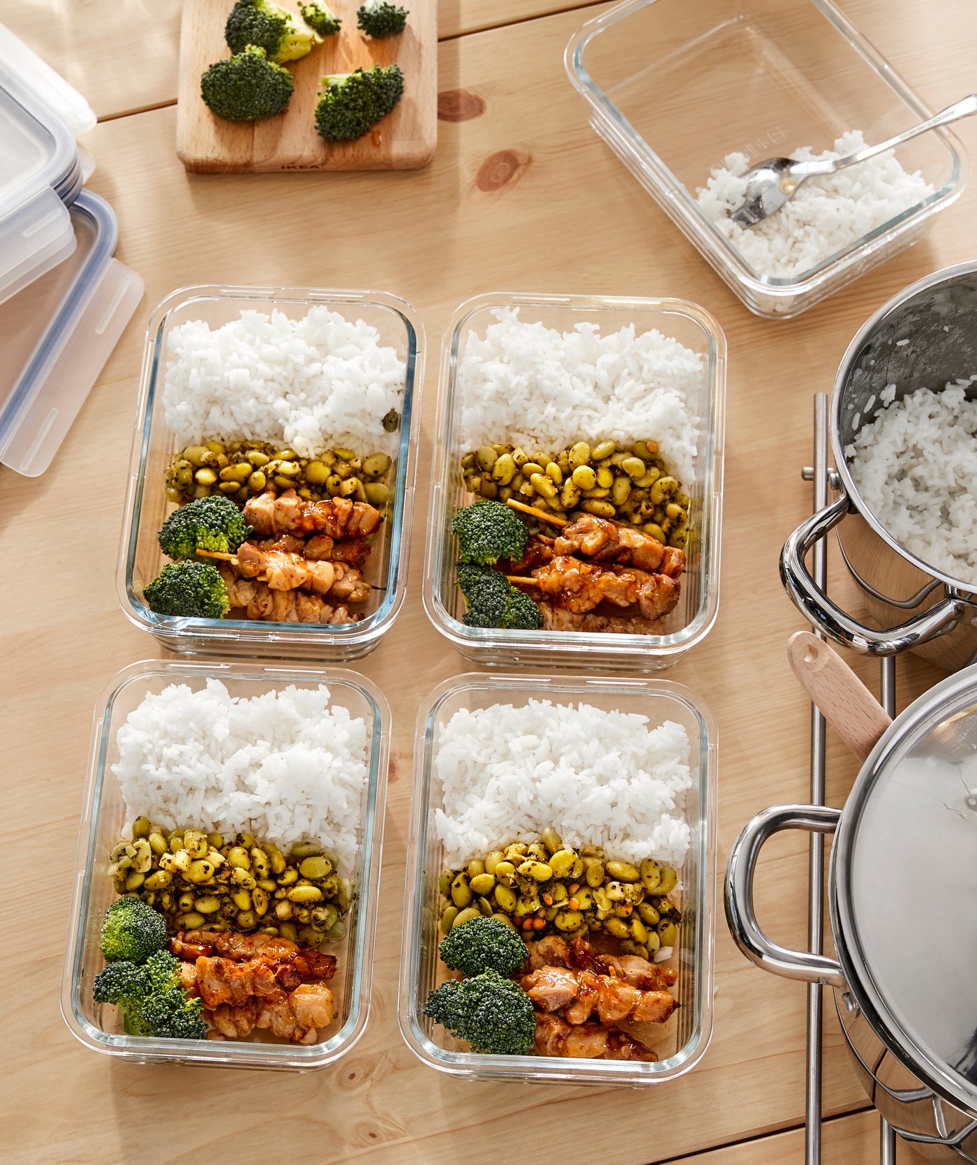A rectangular/glass IKEA 365+ food container in the kitchen.