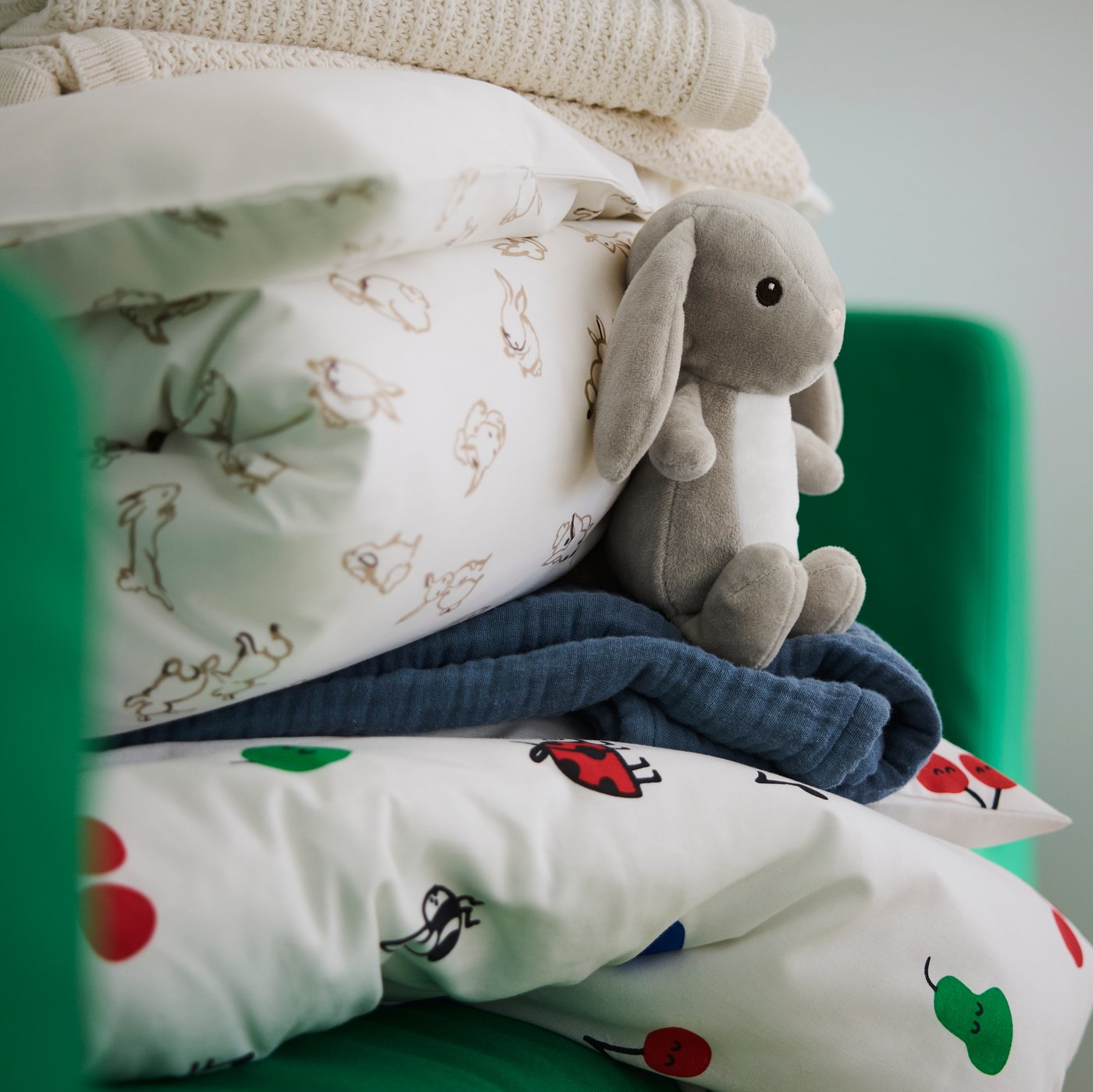 A bunny/beige DVÄRGHARE soft toy in the childrens room