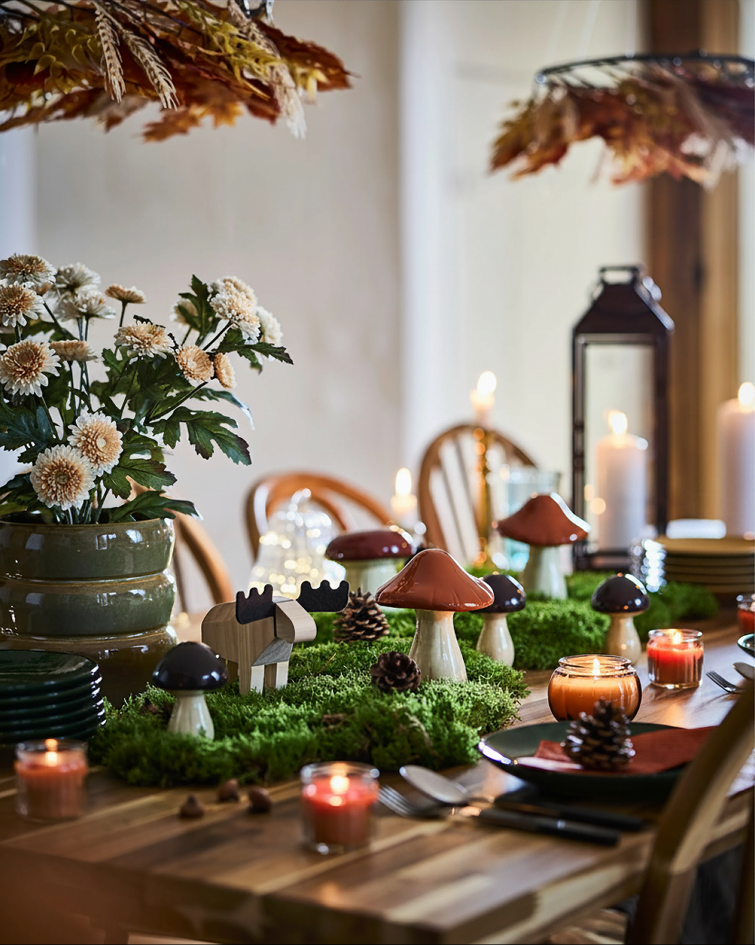 HÖSTAGILLE decoration on a table.