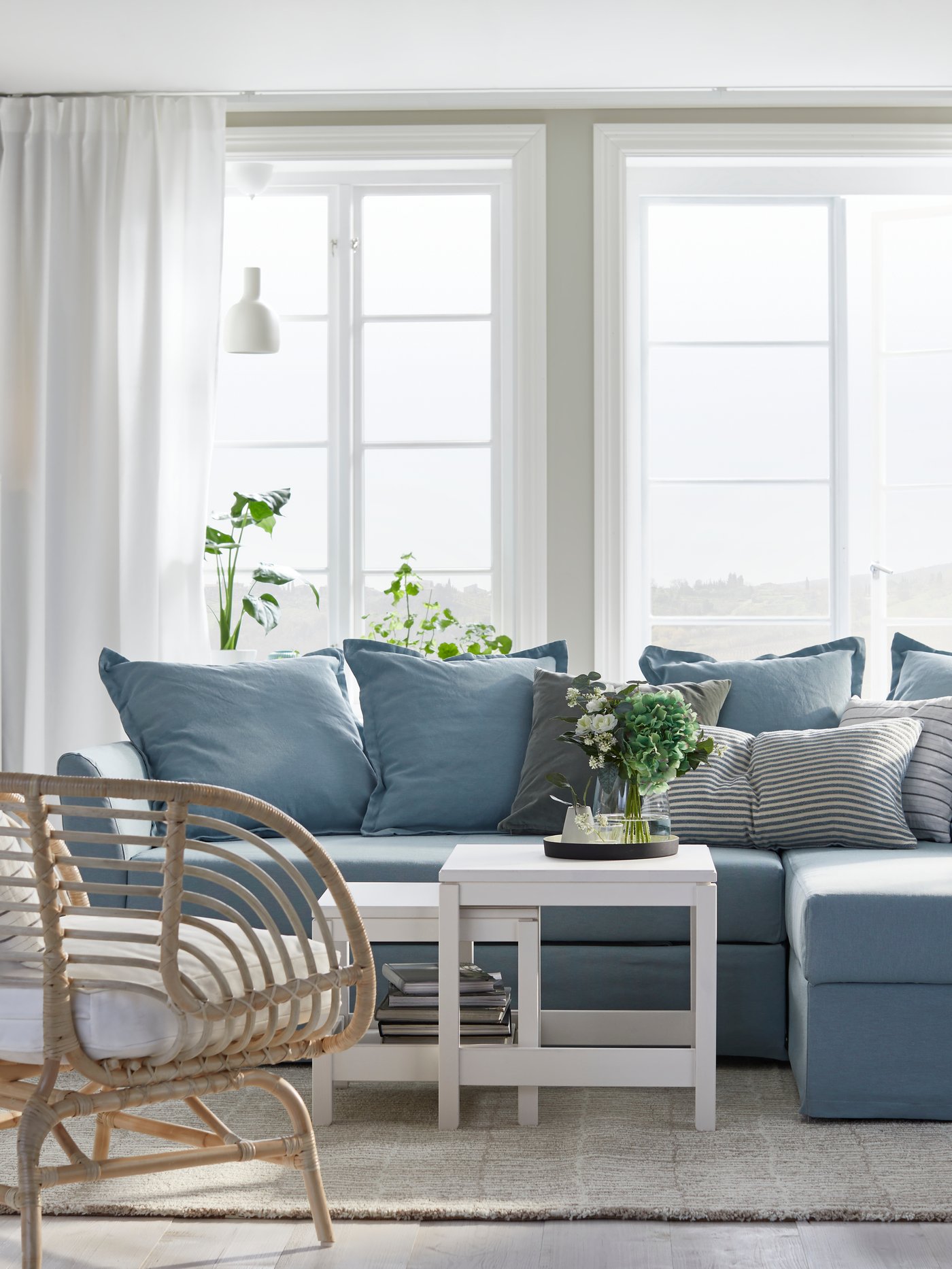 A black/off-white SNÖFRID cushion cover in the living room