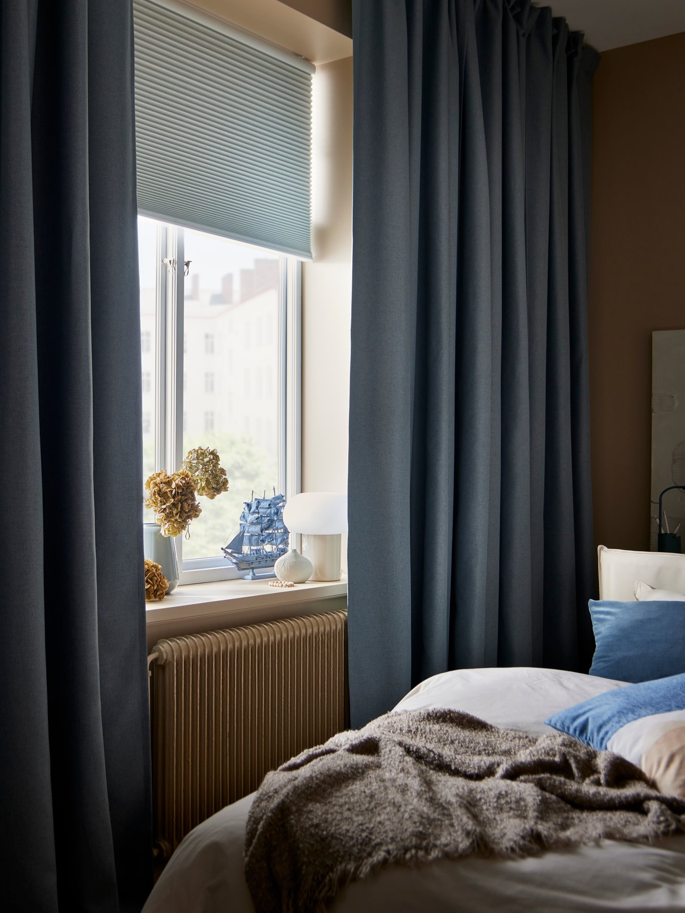 A dark grey EVALI throw in the bedroom