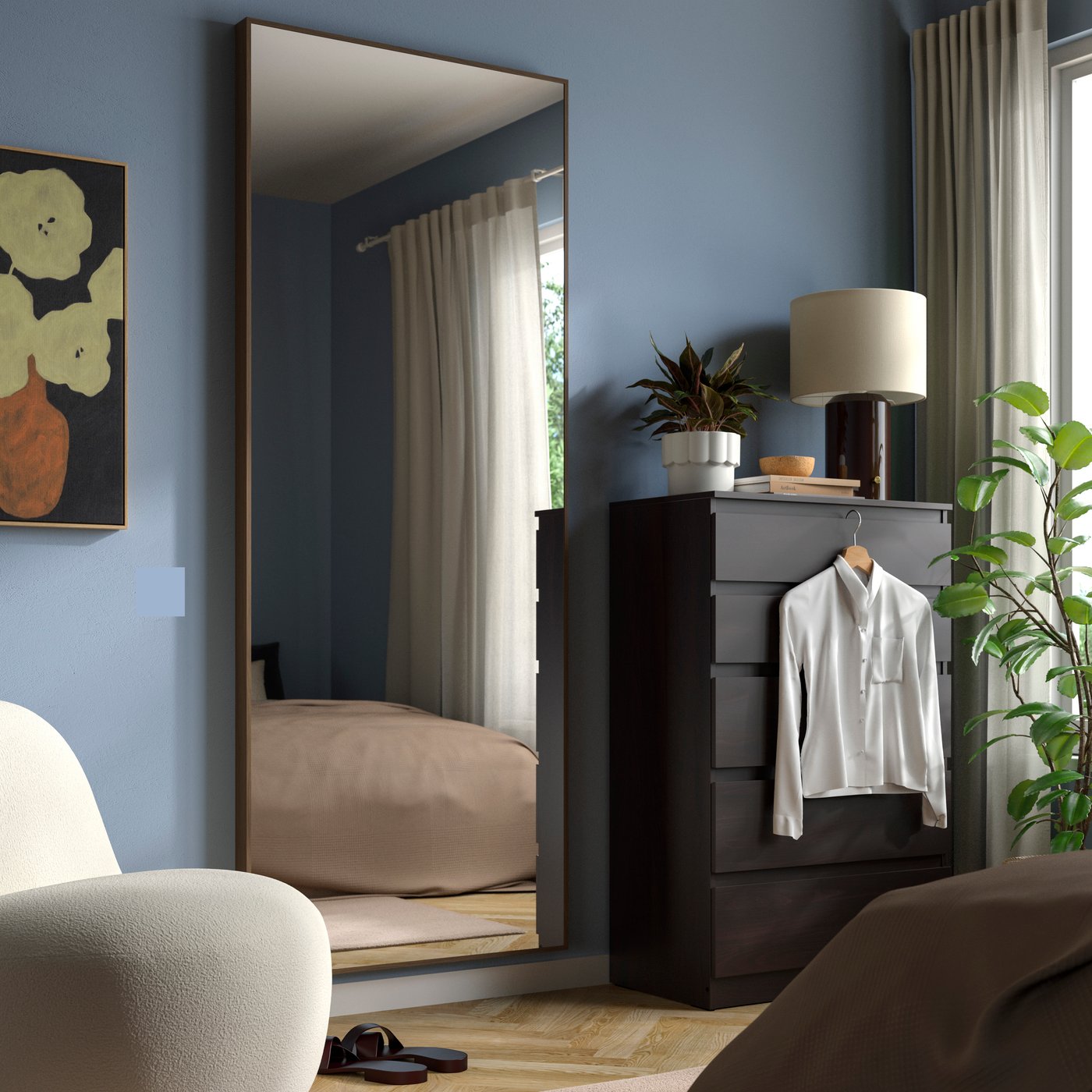 An oak effect/brown HOVET mirror in the bedroom