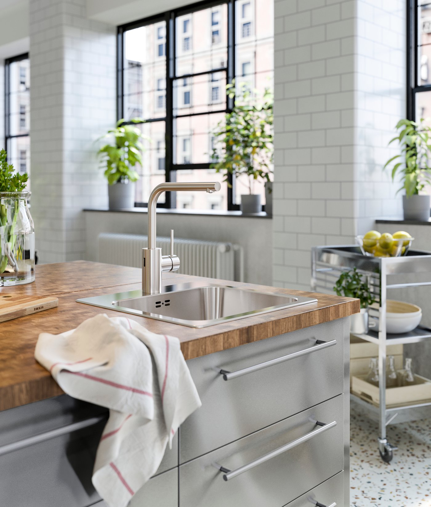 A stainless steel LÅNGUDDEN inset sink, 1 bowl in the kitchen