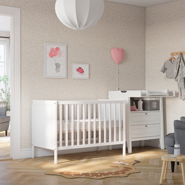 Use Higher Crib Base Position for Newborns for Easier Access and Safer Lifting
