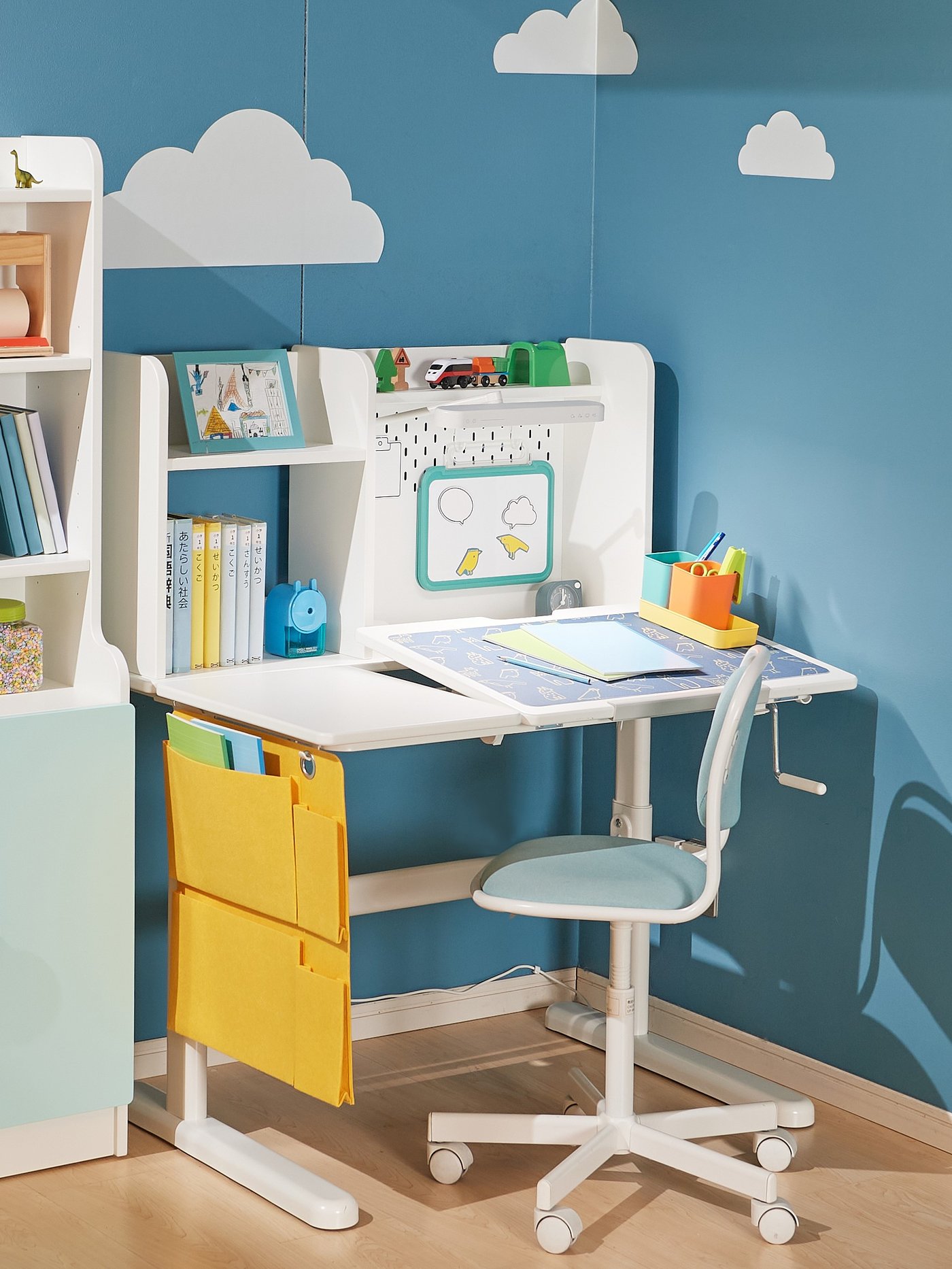 A foldable BÖNSYRSA book holder and BERGLÄRKA desk in children's room