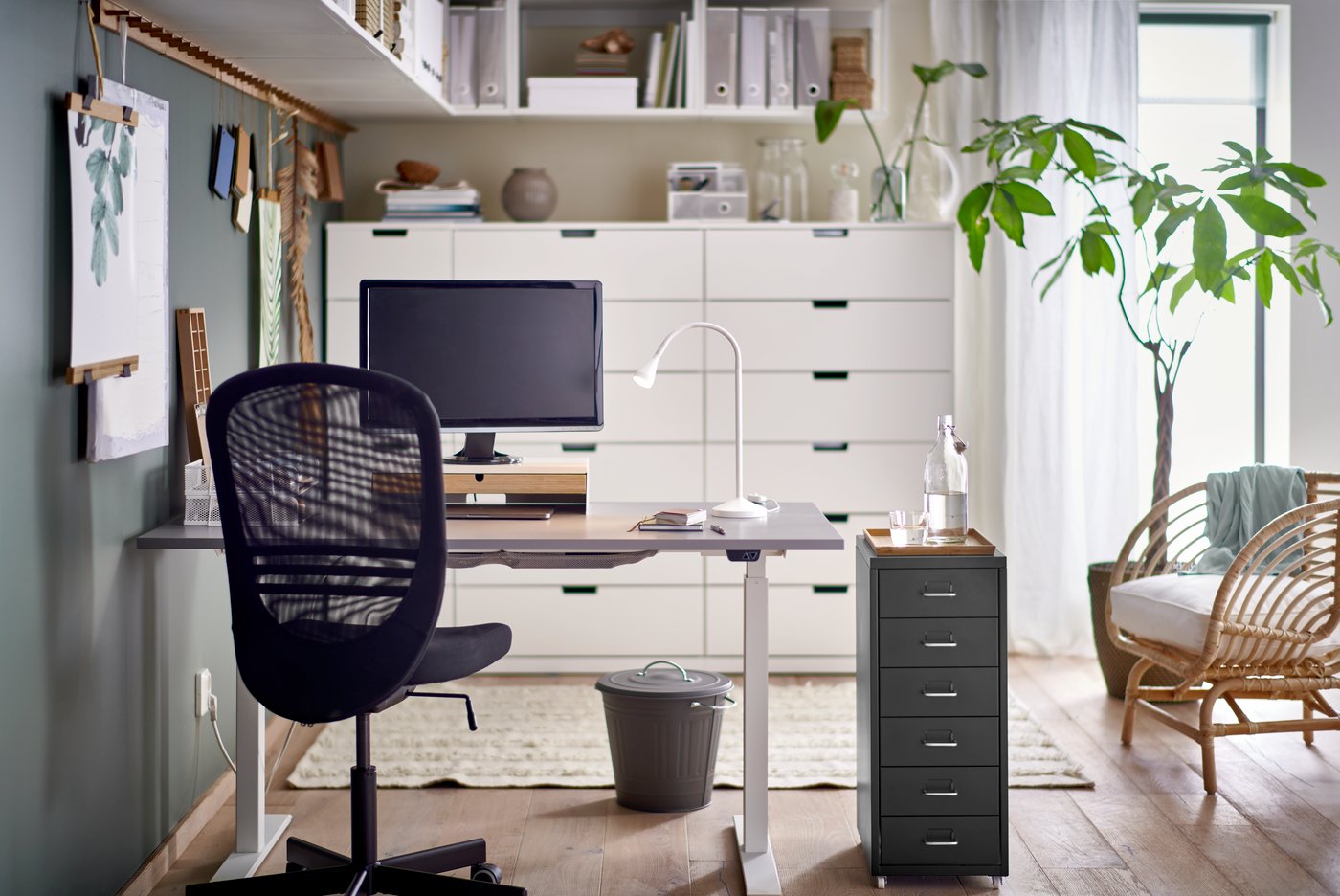 A black FLINTAN office chair