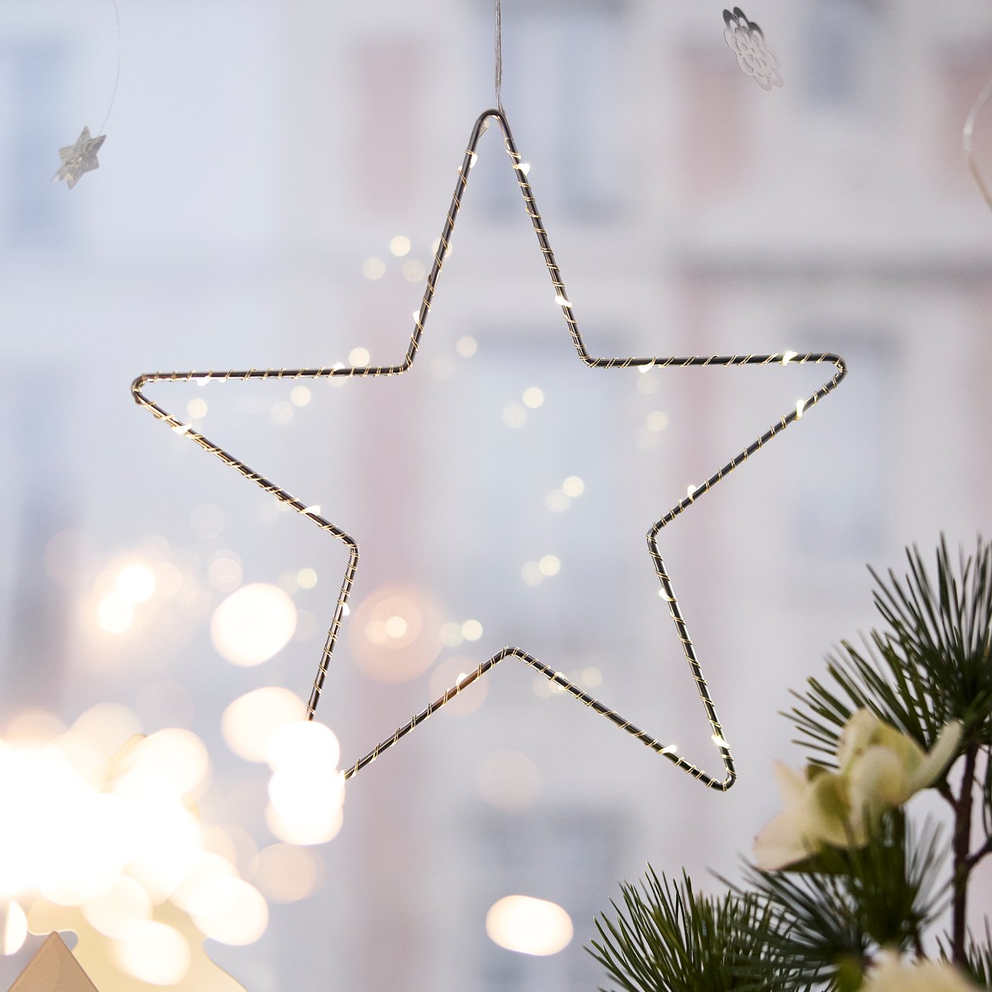 A battery-operated/star-shaped silver-colour STRÅLA LED decoration lighting