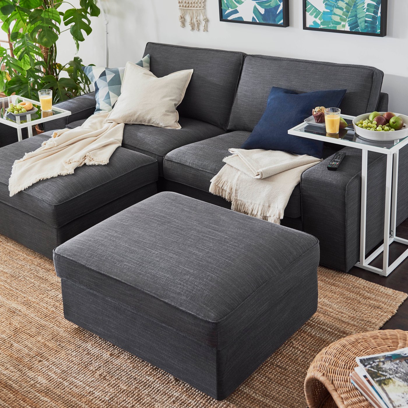 A natural JOFRID cushion cover in the living room