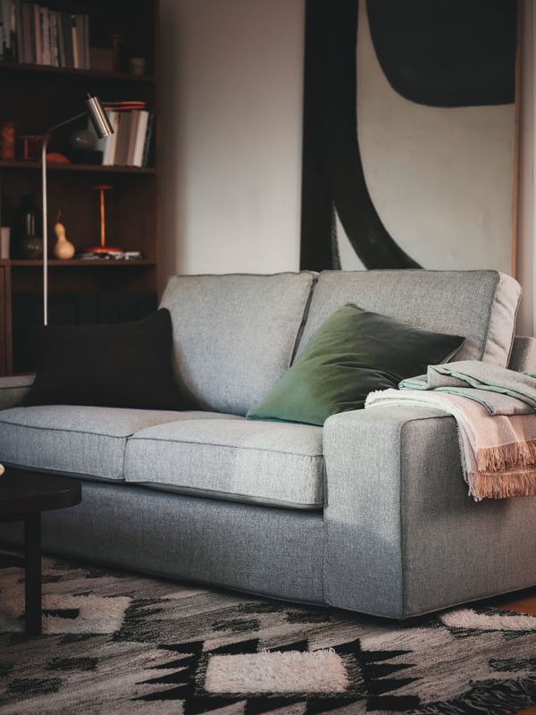A handmade/grey black TANNISBY rug, flatwoven in the living room