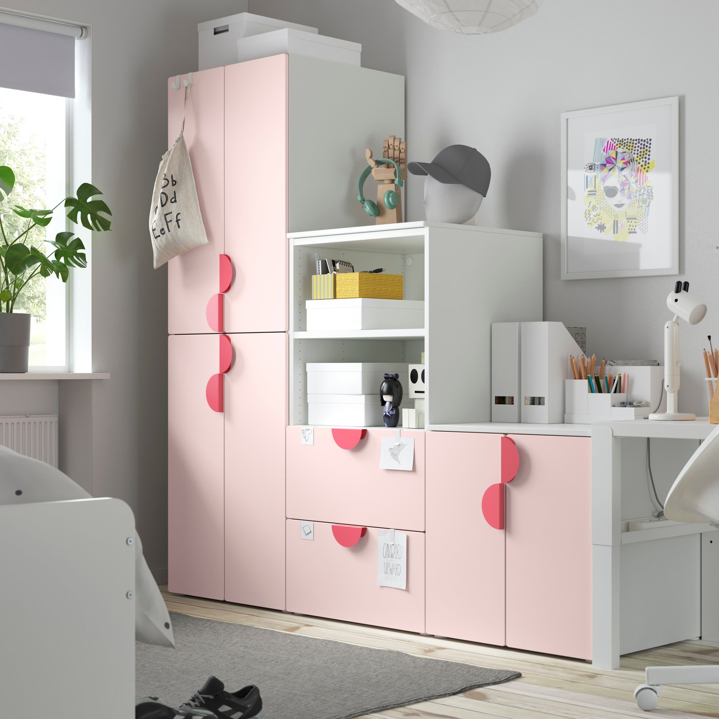 A white/pale pink PLATSA storage combination