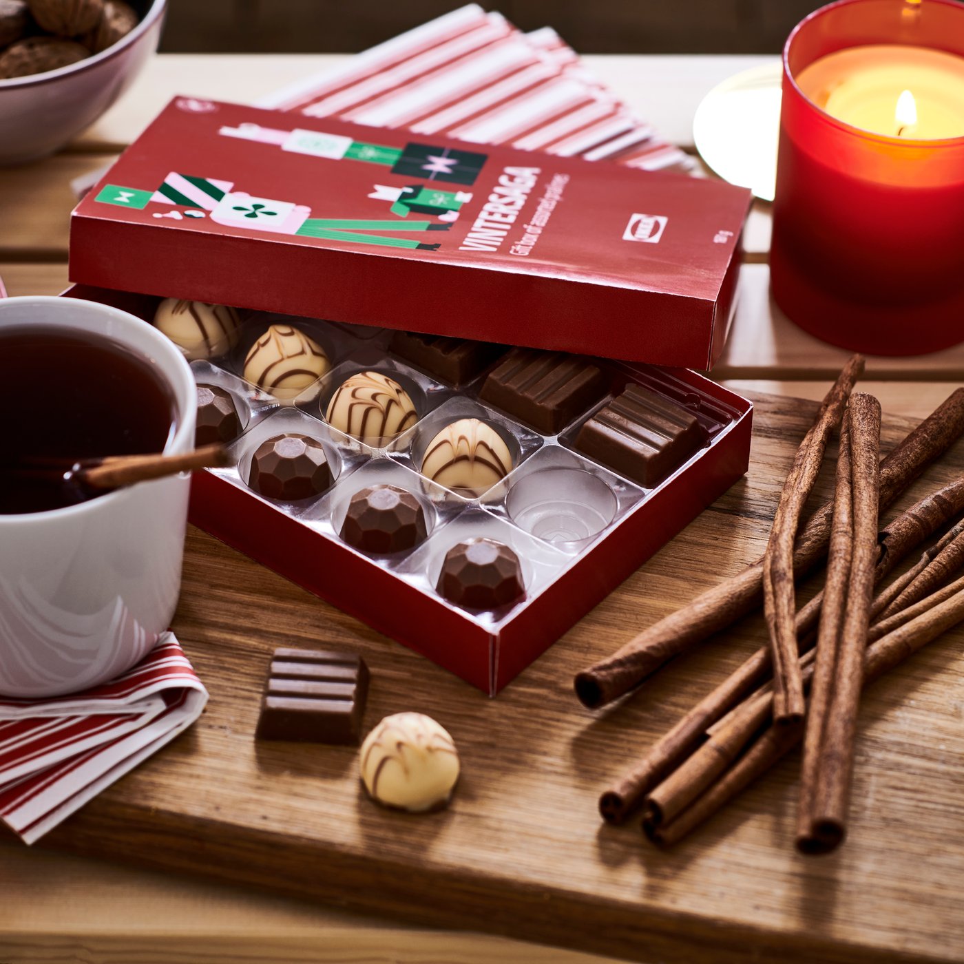 An assorted pralines Rainforest Alliance Certified VINTERSAGA gift box