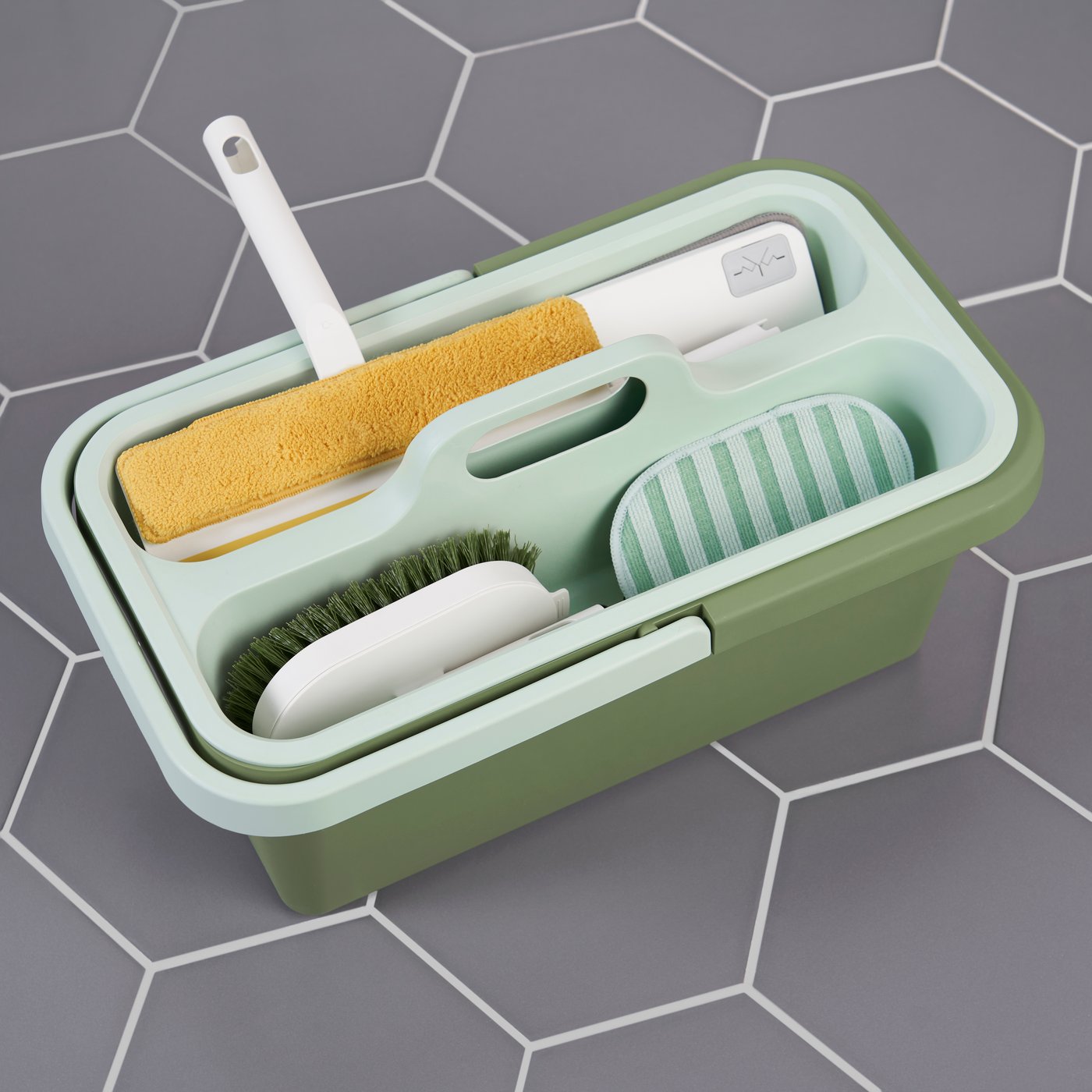 Ein grüner PEPPRIG-Reinigungseimer mit Rollwagen
