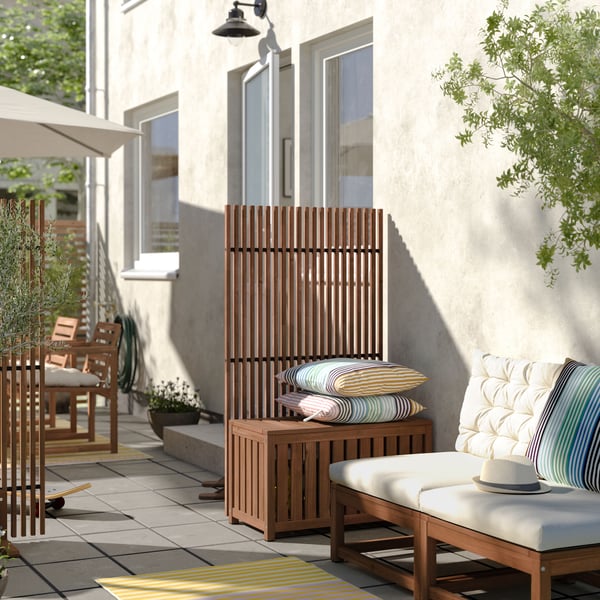 A light brown stained indoor /outdoor NÄMMARÖ privacy screen
