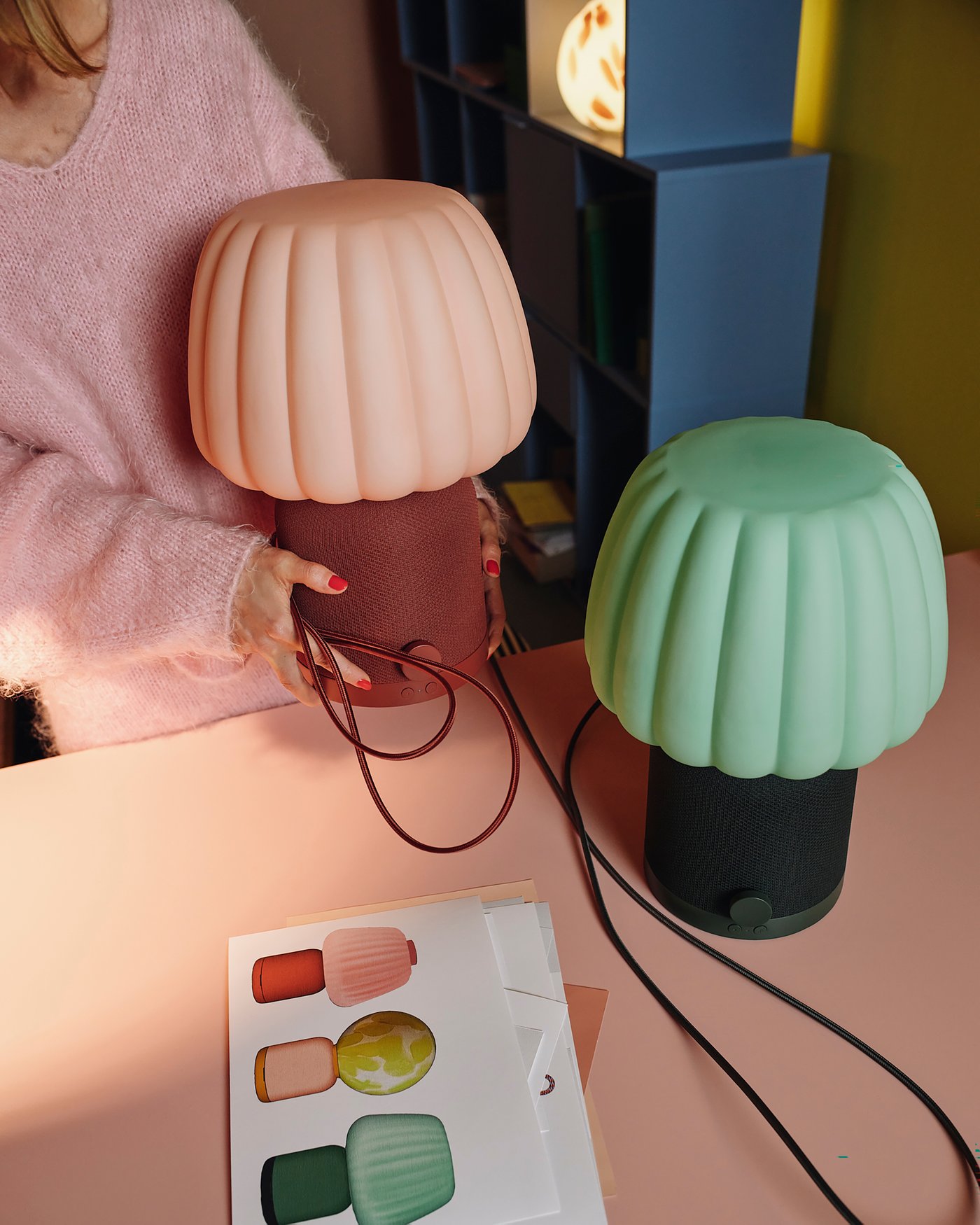 A red brown/pink KULGLASS Bluetooth speaker lamp