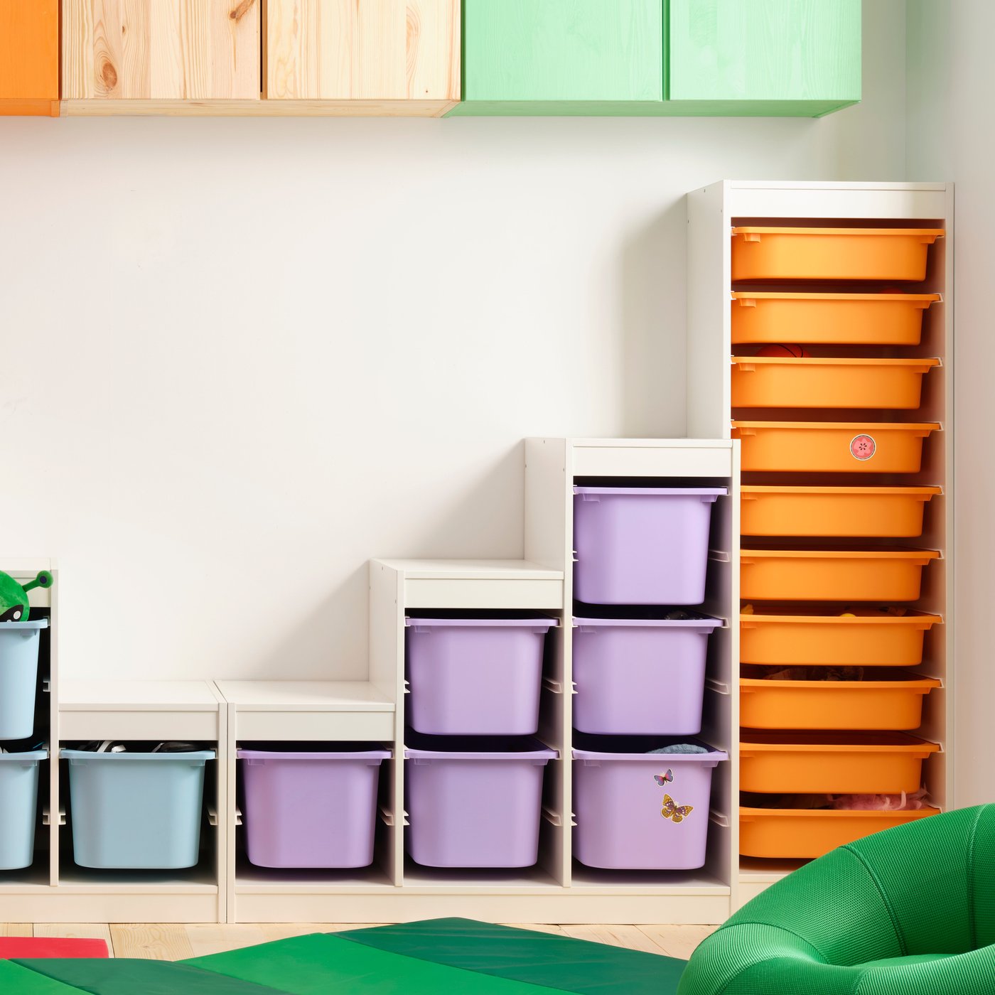A white TROFAST frame in the childrens room