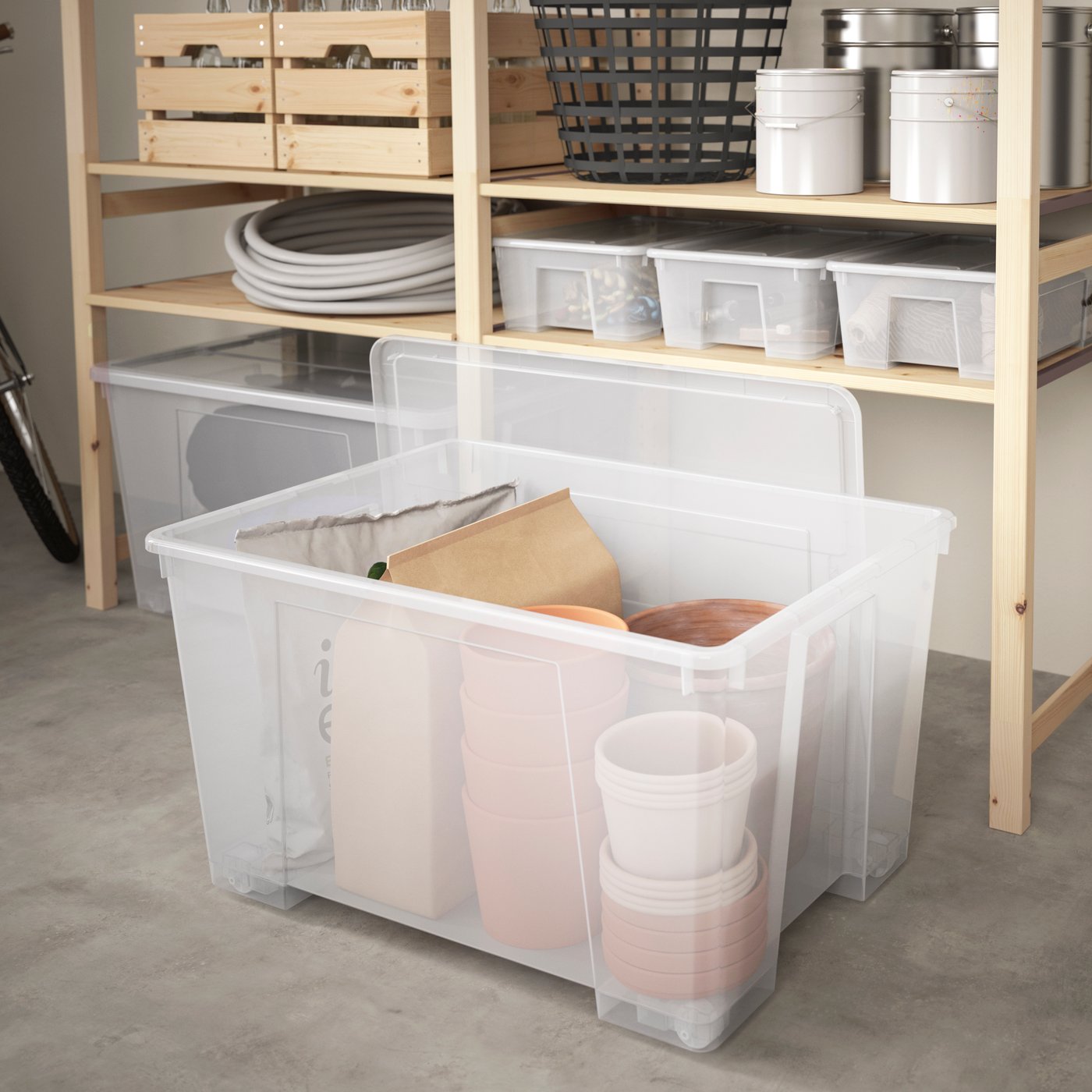 A transparent SAMLA box with lid