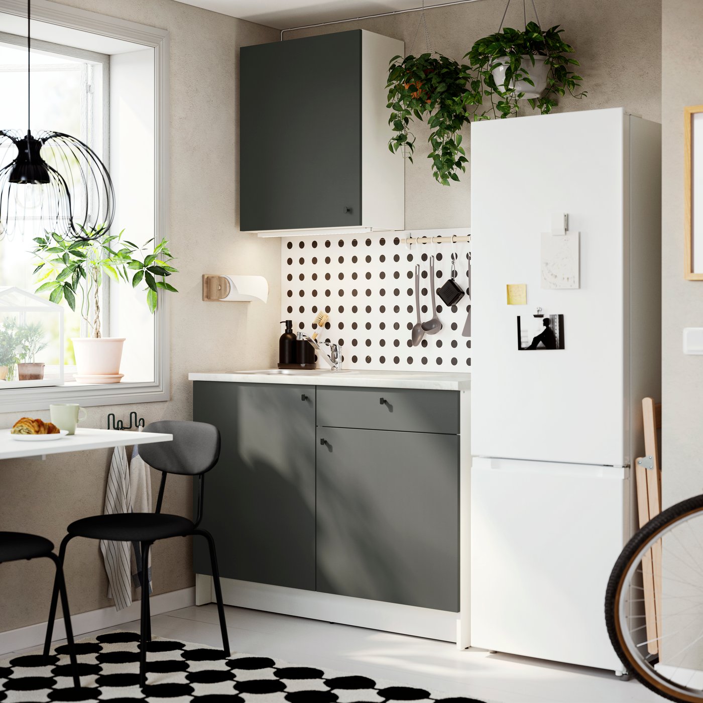 A dark grey KNOXHULT kitchen
