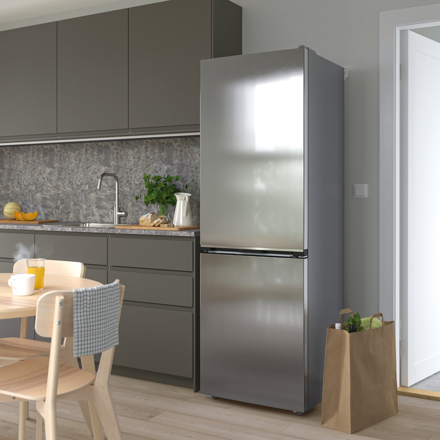 An IKEA 500 freestanding/stainless steel ALINGSÅS fridge/freezer