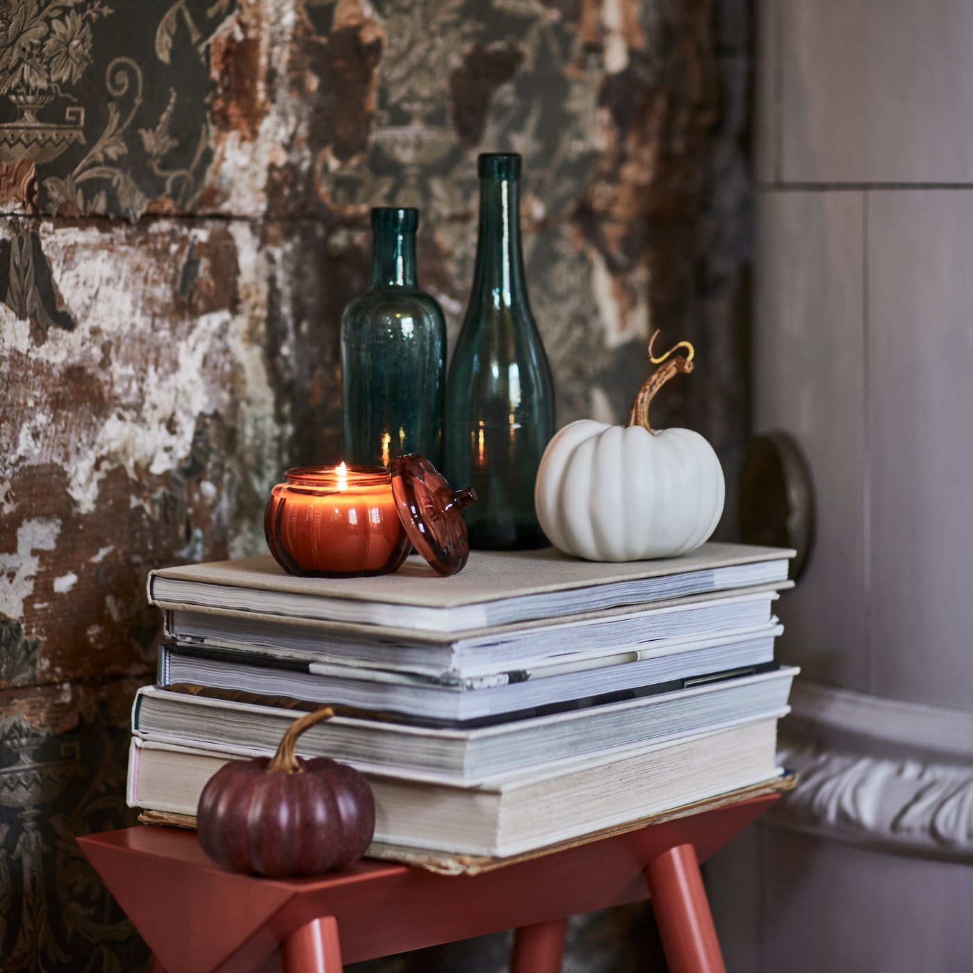 A Spiced pumpkin/brown HÖSTAGILLE scented candle in glass