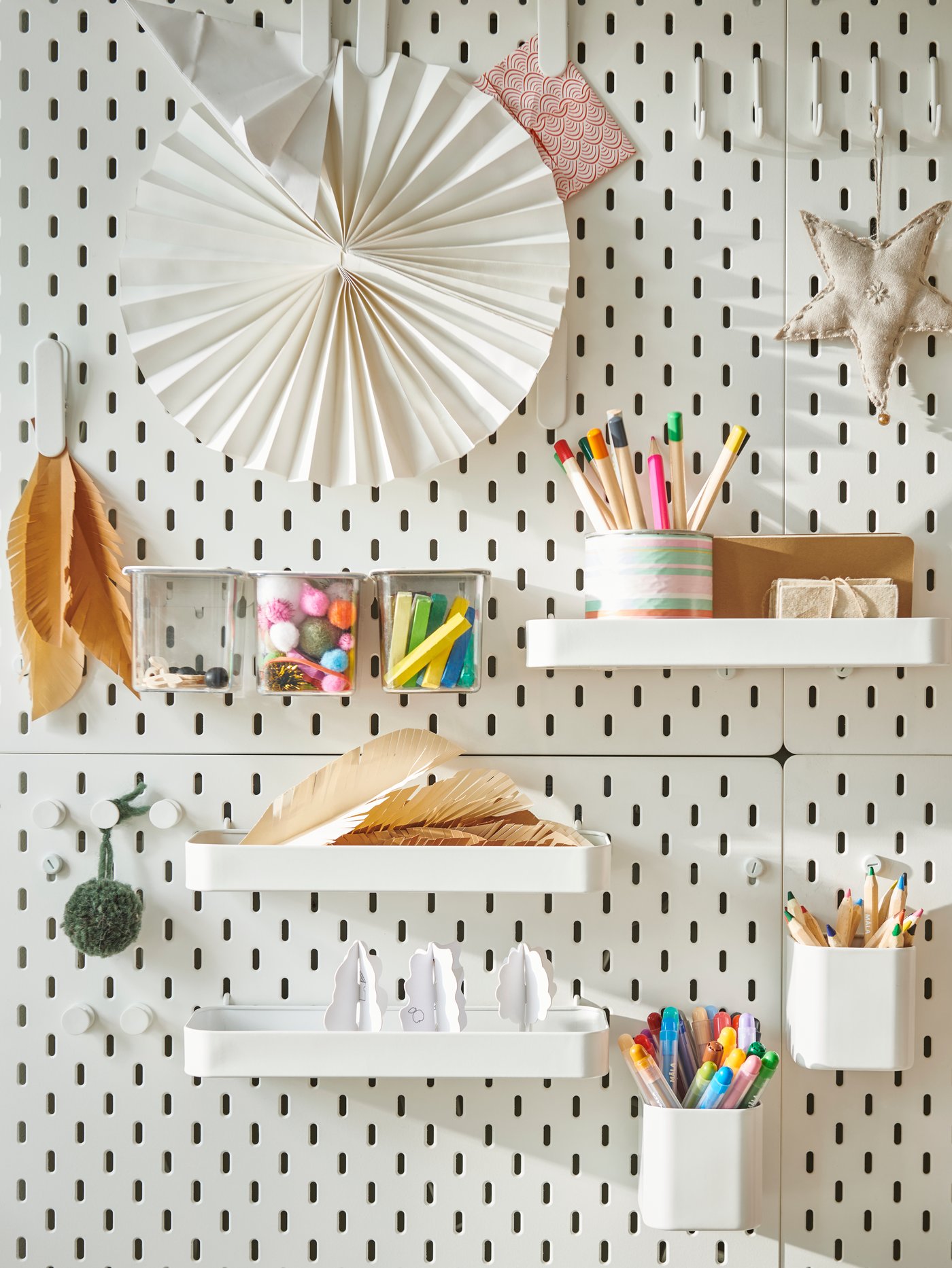 A white SKÅDIS shelf