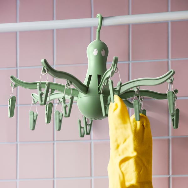 A green PRESSA hanging dryer 16 clothes pegs
