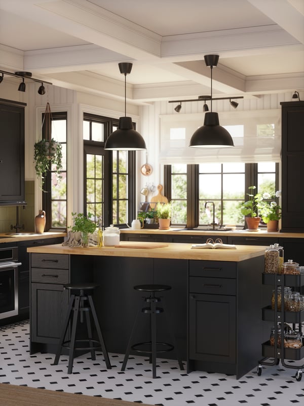 Comptoir KARLBY en plaqué chêne pour îlot cuisine.