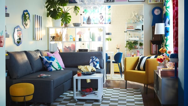 An in/outdoor white FÖRENLIG plant pot in the living room