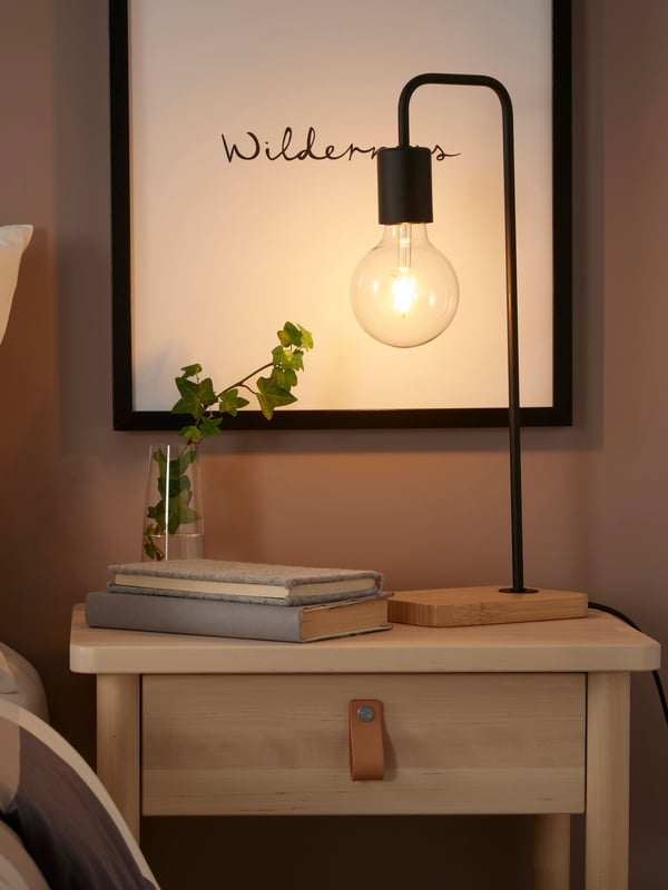 Lampe de table TVÄRHAND noire/bambou